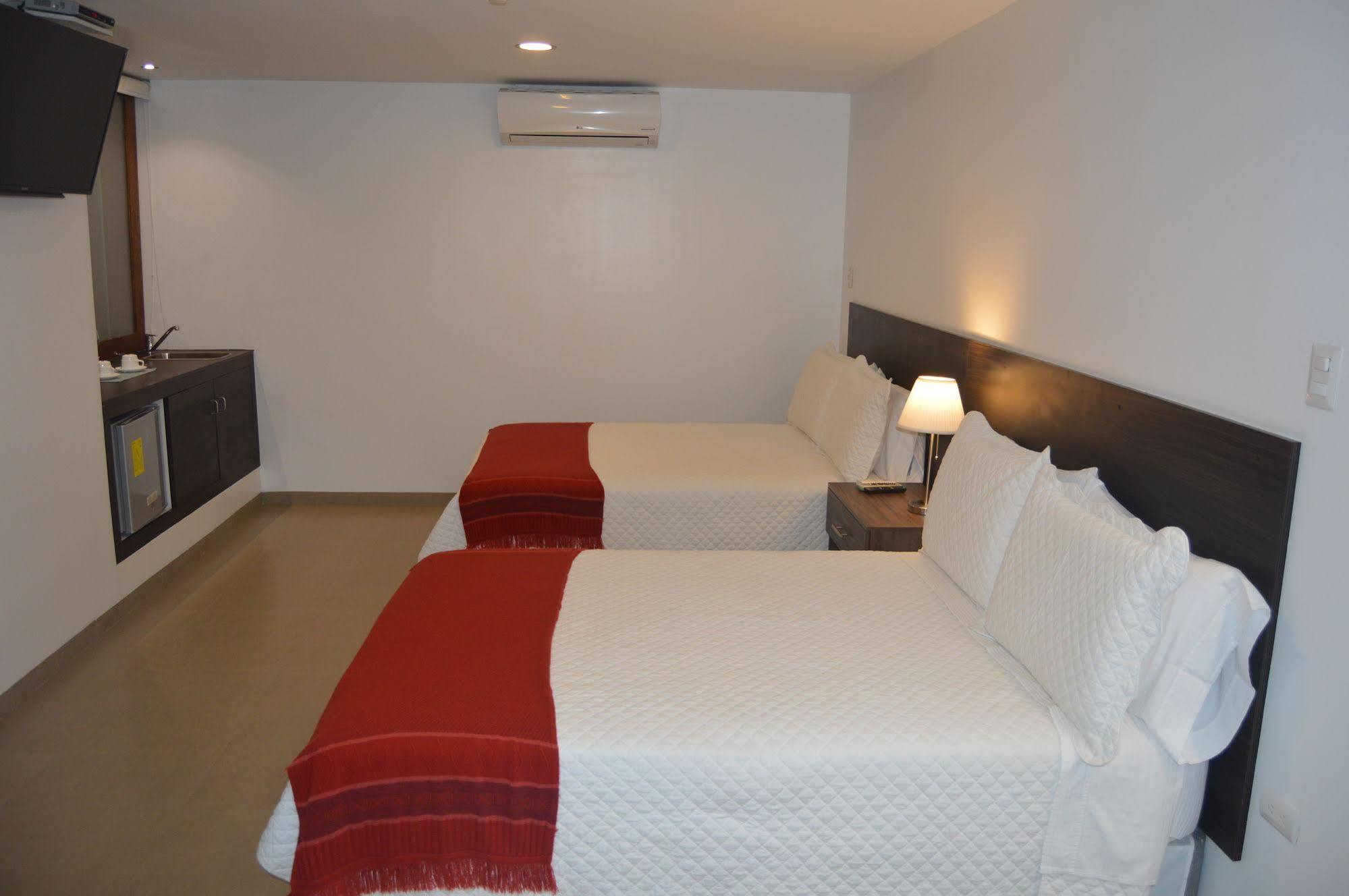 Galapagos Sunset Hotel ปูแอร์โต บาเกริโซ โมเรโน ภายนอก รูปภาพ